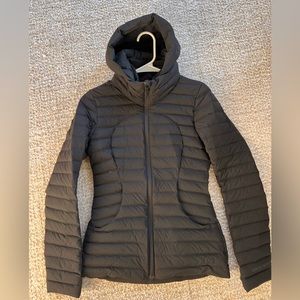 Black Lululemon puffer jacket. This is a black size 2 puffer. Brand new!!